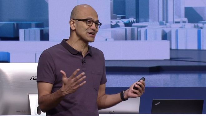 Satya Nadella disse que a Microsoft estava esperando "infundir" tecnologia com inteligência.