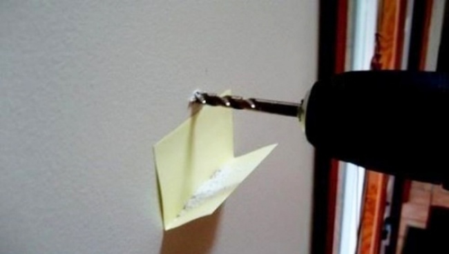 Até que é uma boa ideia. Ao invés de um papelzinho, um envelope também resolve.