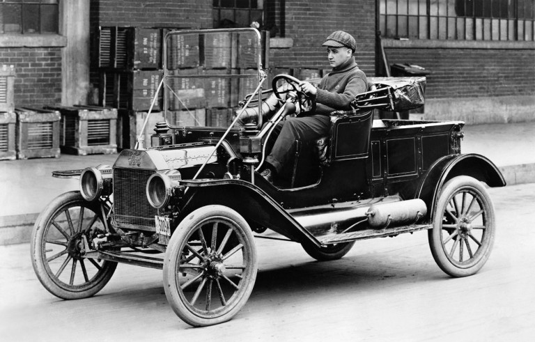 Ford primeiro carro com motor a ser produzido em série