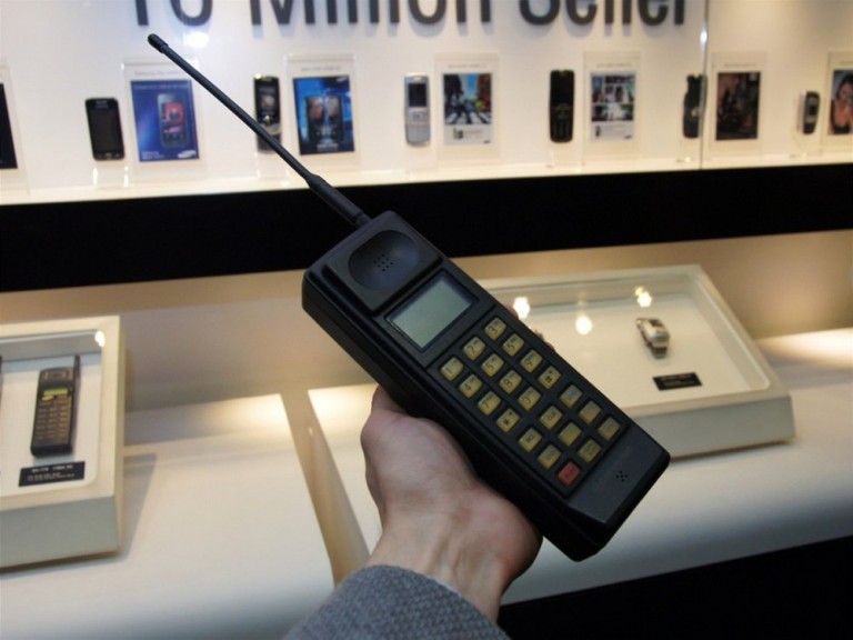 Primeiro celular da Samsung
