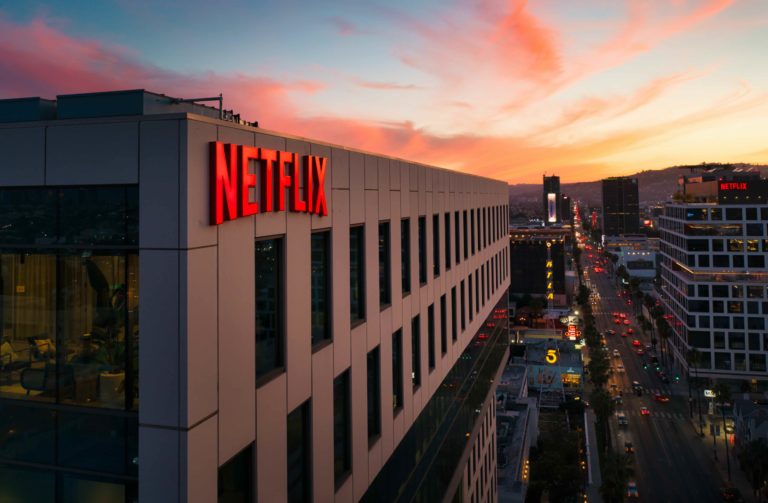 Netflix lidera em taxa de cancelamentos no Brasil; confira ranking