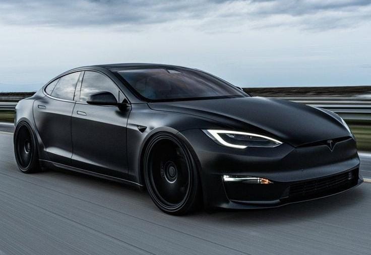 Imagem mostra um carro da Tesla para um artigo sobre a parceria entre a Tesla e a Uber para a popularização de carros elétricos e 0 emissão de carbono