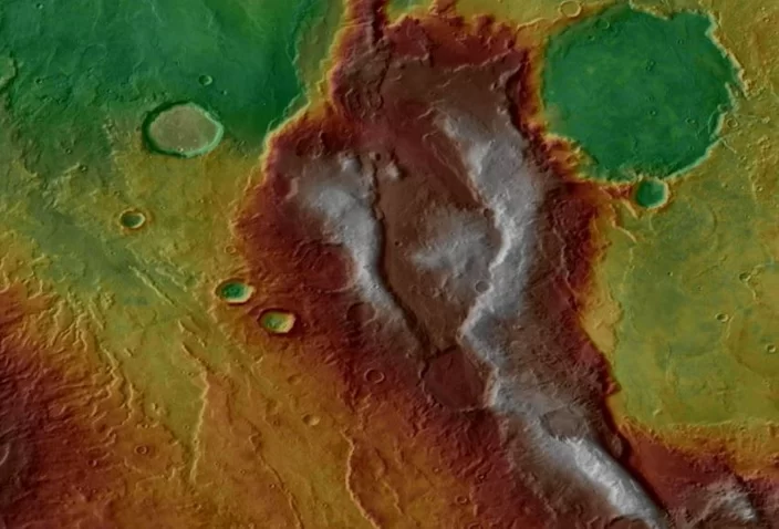 A imagem apresenta depósitos de vulcões na região de Eridania, em Marte