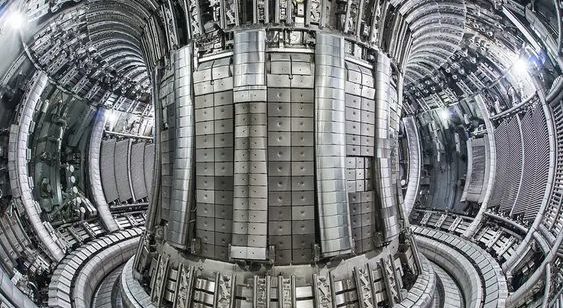 Imagem ilustra reator de fusão nuclear para um artigo sobre o primeiro experimento de fusão nuclear que mais gerou energia do que consumiu