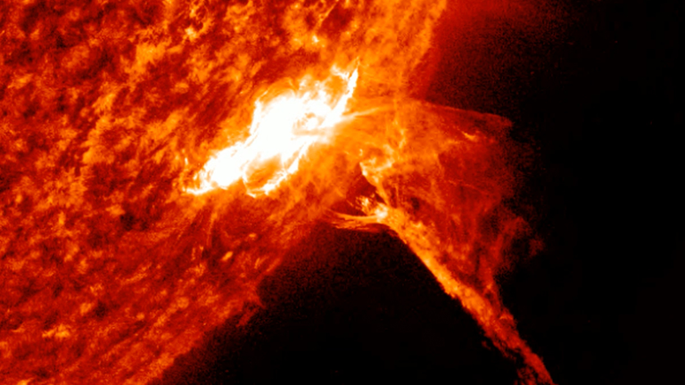 Imagem mostra explosão solar para um artigo sobre um explosão solar que ocorreu no dia 5