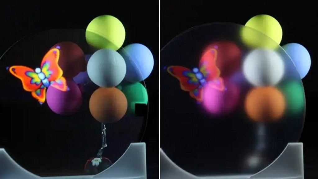 Imagem mostra Comparação do efeito antirreflexo do novo vidro (os objetos são nítidos) com um filme antirreflexo convencional (os objetos ficam desfocados).