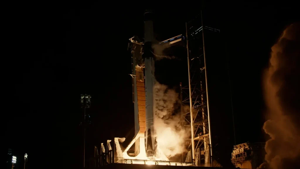 imagem mostra Falcon 9 launches Crew-8 Spacex