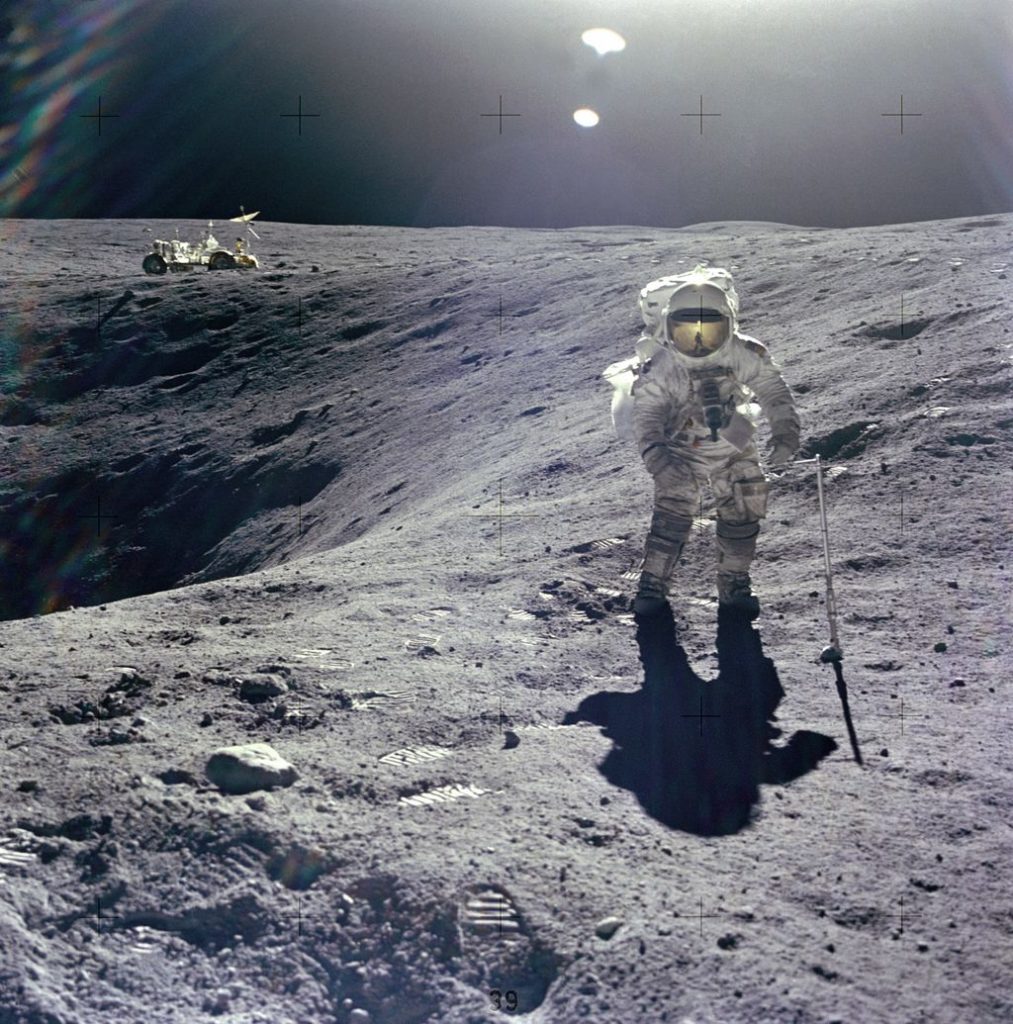 Imagem mostra astronauta na missão Apollo 
