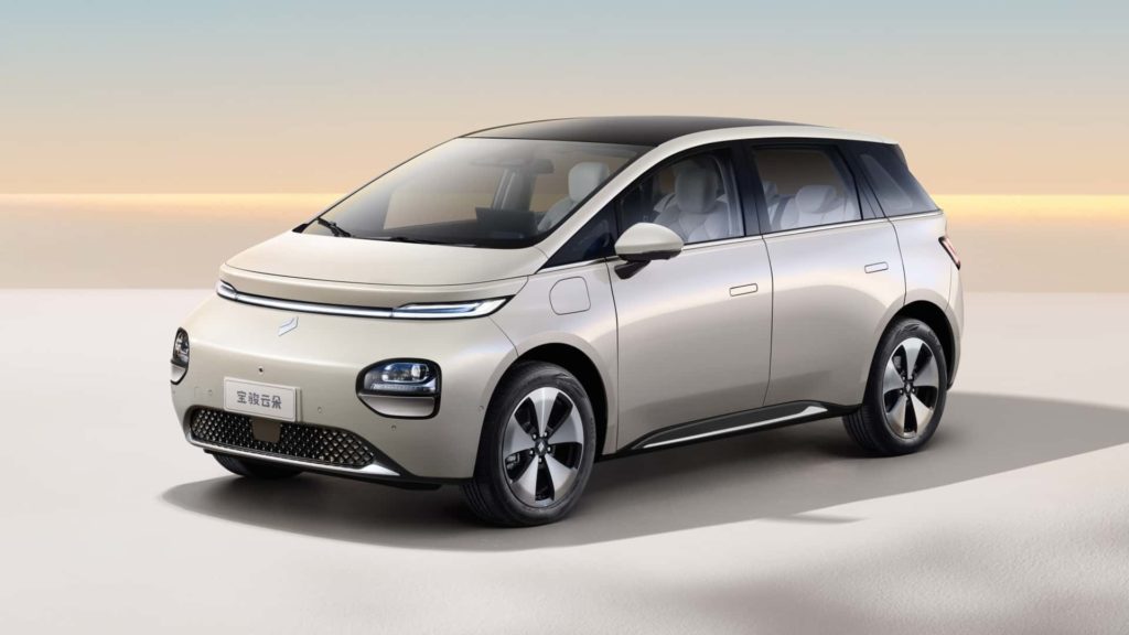 imagem mostra o 2024 WULING BAOJUN CLOUD / YUNDUO EV Electric: Commercial Ad TVC Iklan TV Anuncio Propaganda - China