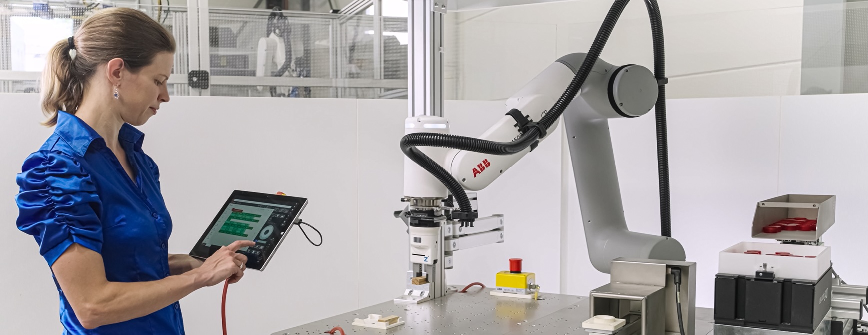 ABB Robotics simplifica operação e programação de robôs com uso de tablets e PCs