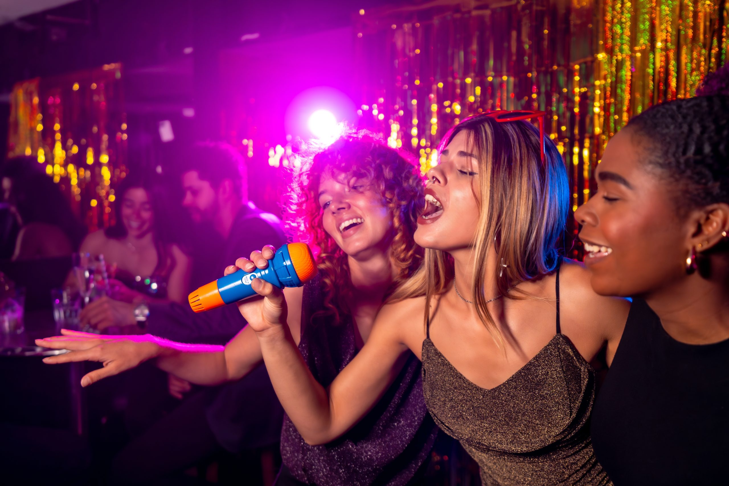 Karaoque: o app que transforma a TV em karaokê e o celular em microfone